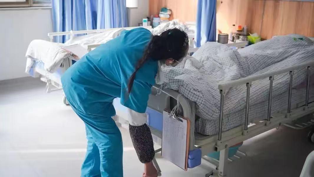 我是87年的，算起来也奔四了，从参加工作到现在，社保断断续续交了9年，一直都是按