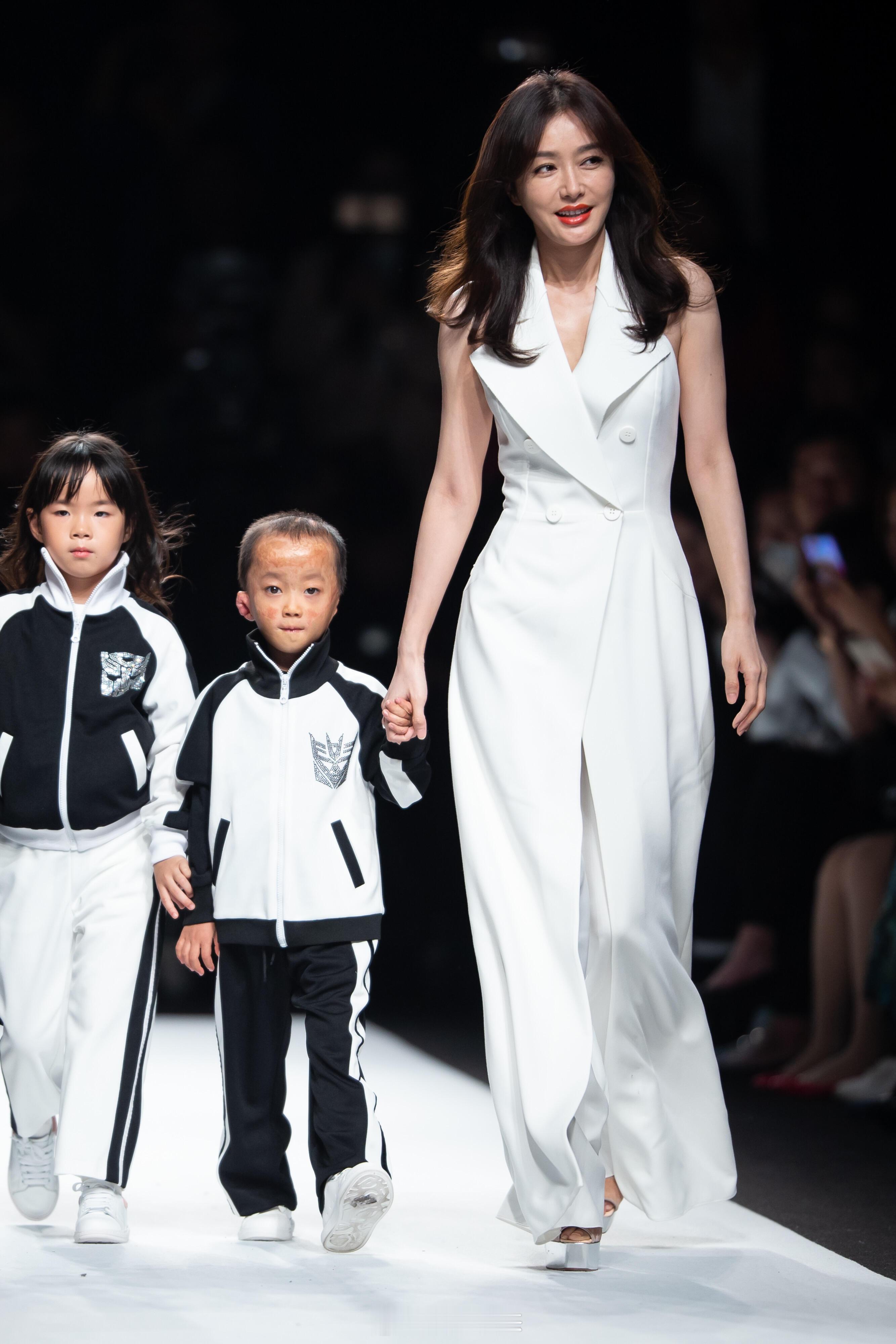 秦岚T台生图​​​