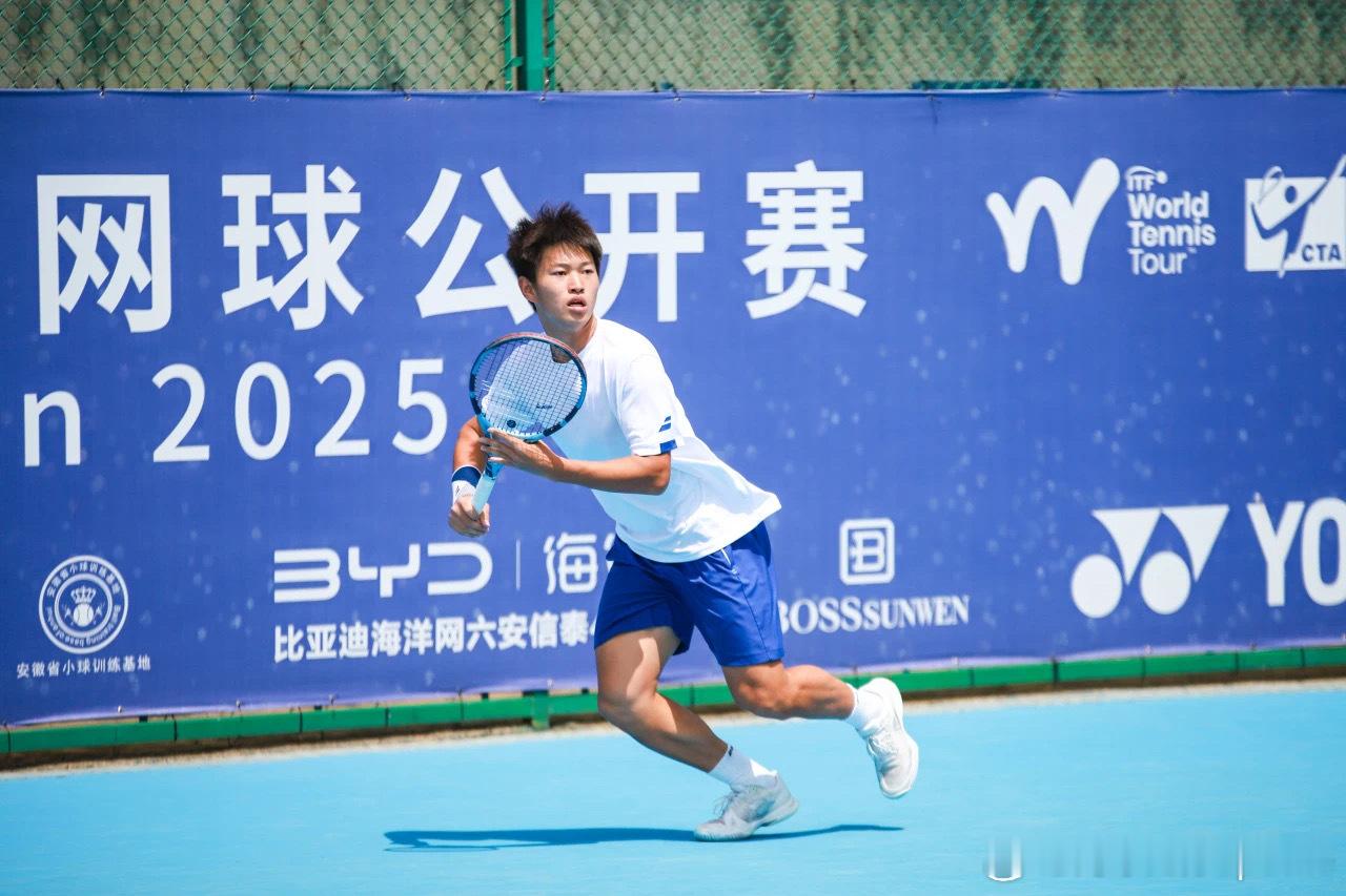 🇨🇳成都ATP250男单资格赛首轮🇨🇳姜福民3-6/2-6🇬🇧哈里斯