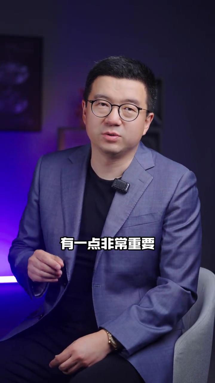 吉利银河最近有台新车上了工信部的公告叫银河TT，说实话不仔细看大图还以为小米SU