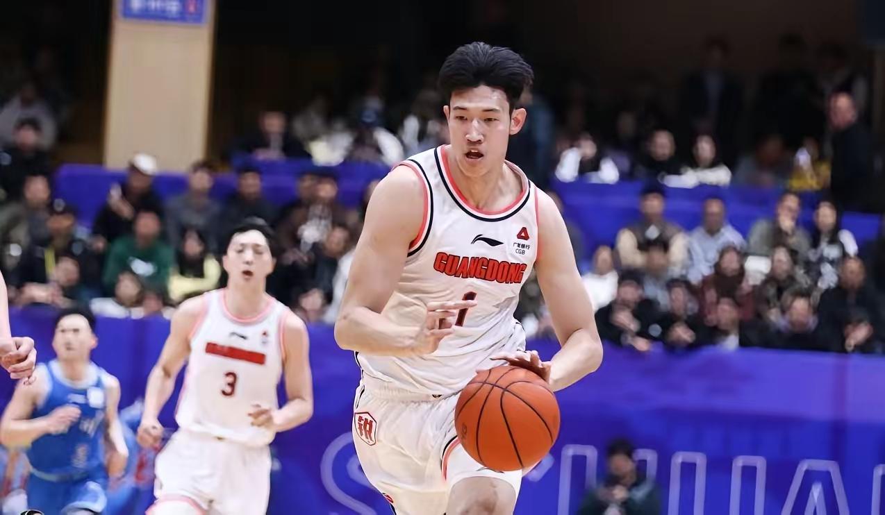 黄明依和杨腾飞互换东家？两人都同属三四号位的球员，就数据而言都没太出彩的表现，