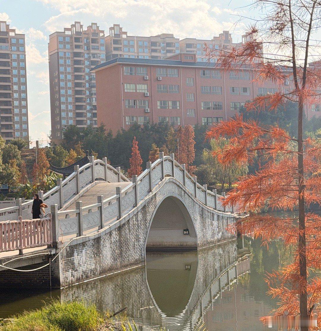 A股下周有望逐步趋稳，以下板块值得重点关注：1.商业百货：受益于促消费政策红利