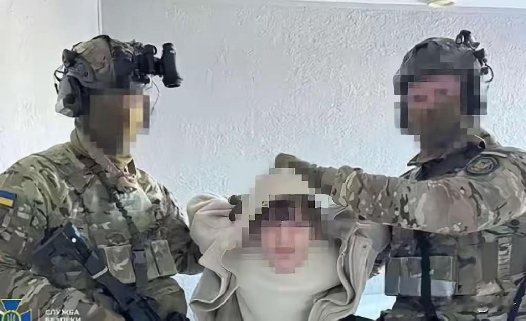 出大事了，俄罗斯“克格勃”暗杀小组，10名成员一夜全部被抓。乌克兰特警突然行动，