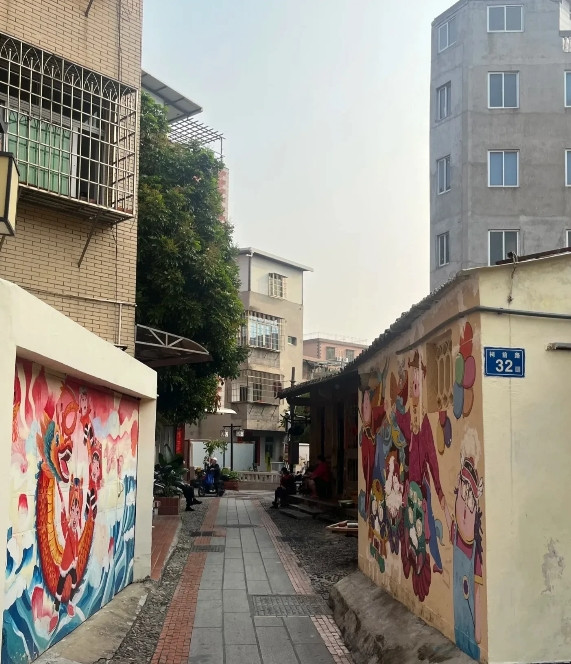 胖东来法务部确实牛啊！就说这“柴怼怼”，真是不懂法还硬刚。此前“柴怼怼”在10