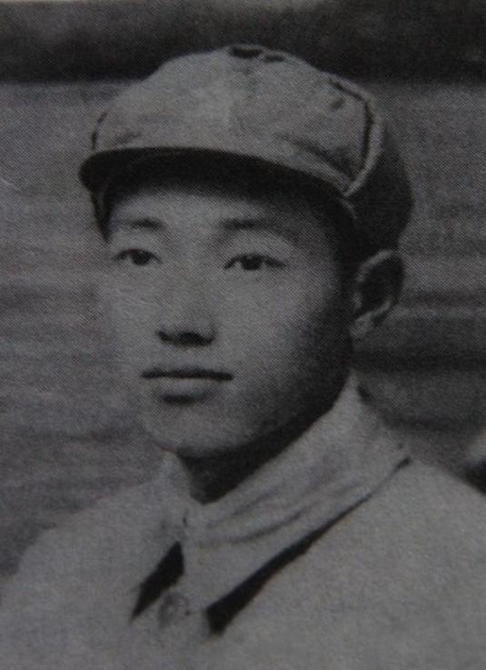 朝鲜战争中，邱少云牺牲后，司令部对于他的评功产生了争议，有人认为给予他三等功就可