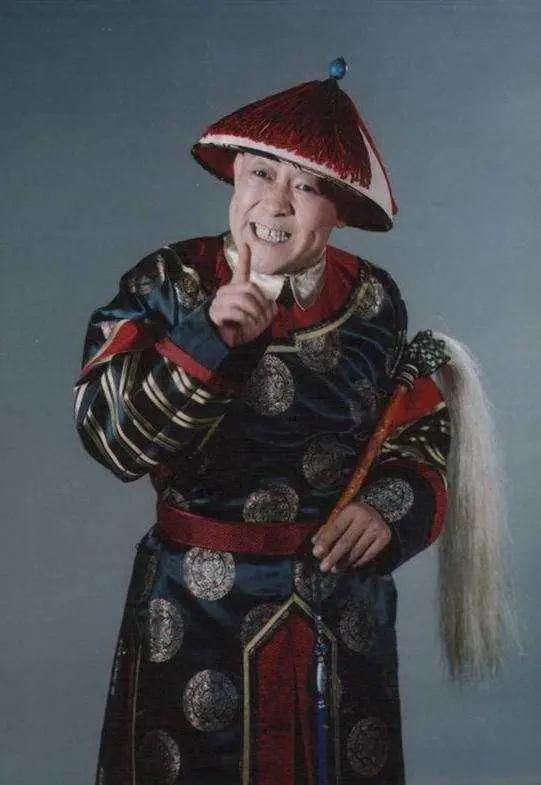 你见过最夸张拍马屁的人吗？我们单位的职工食堂，领导和其他人都在一起就餐，需要刷