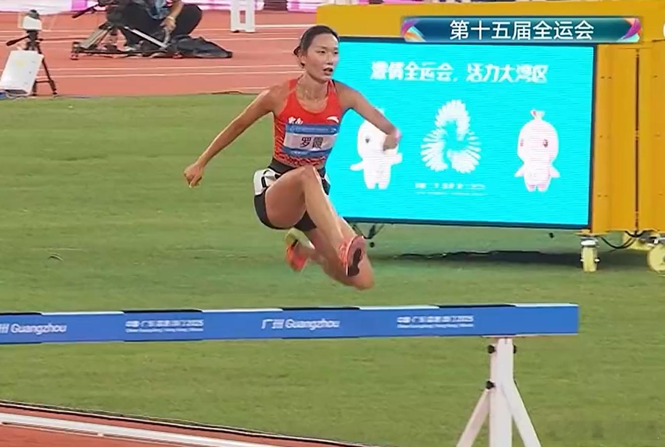 纯省队选手跑出女子3000米障碍四年来中国最佳战绩狂甩国家队资深主力十秒差距