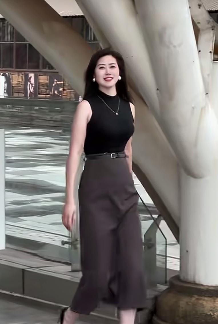 衣着得体，内心安稳，岁月沉淀，自有风韵。知性美女穿搭分享