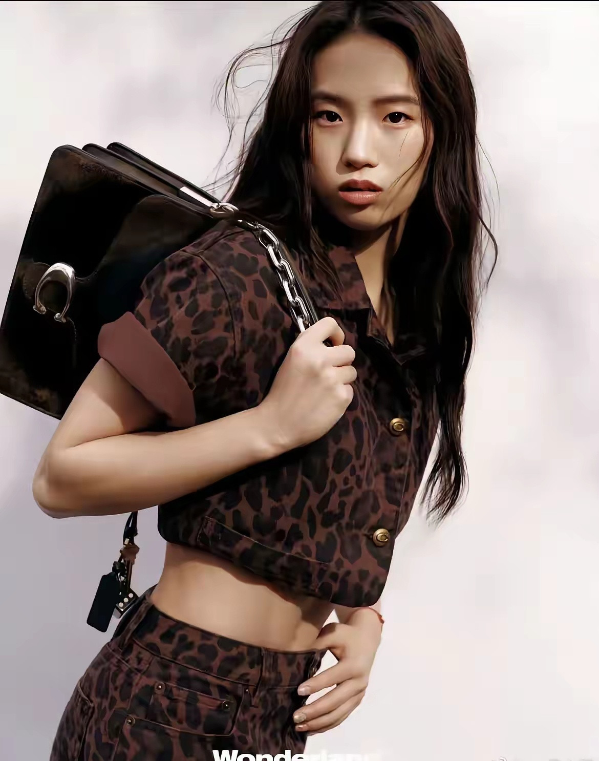 陈芋汐真的是大变样，长发差点没认出来，被英国时尚杂志约去拍大片，跳水是一流的，拍