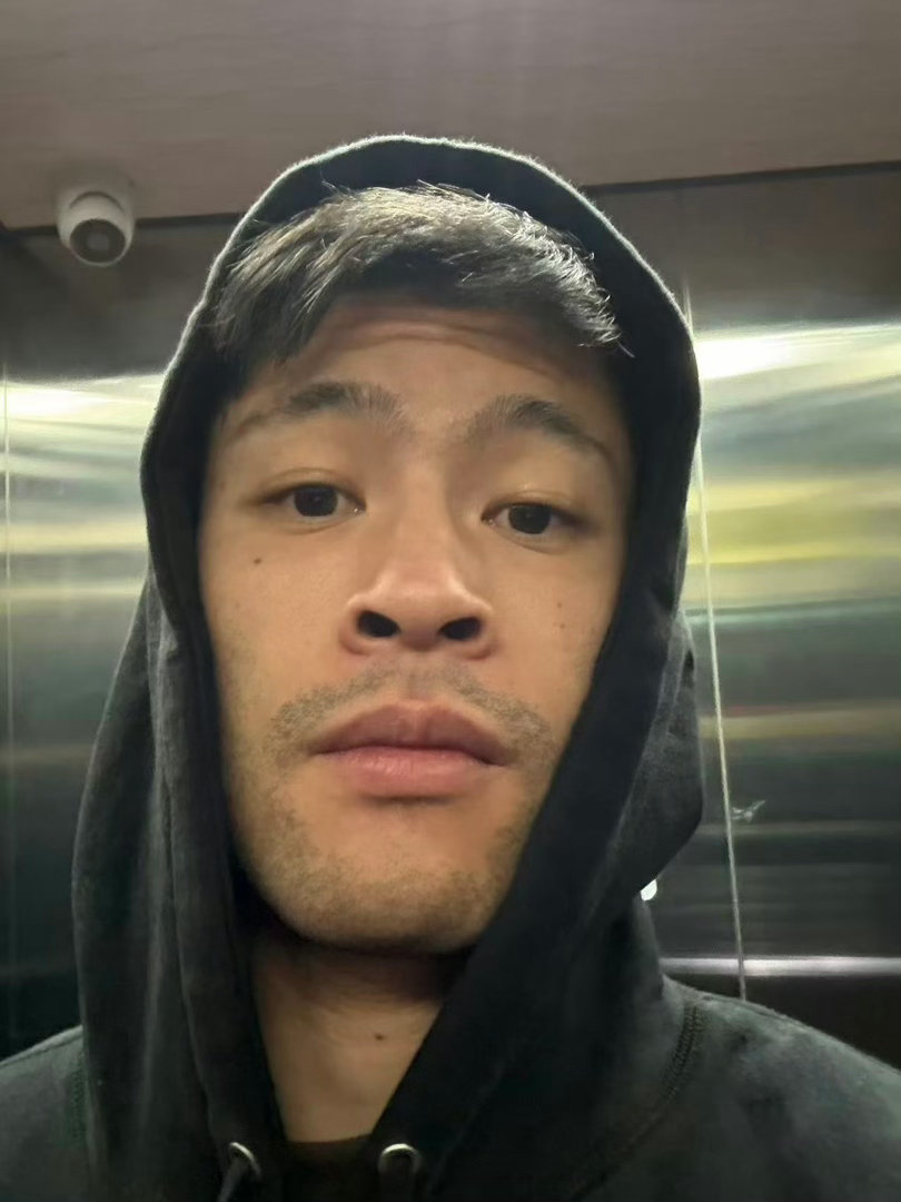 宁忠岩杂志上完你的上你的宁忠岩跨界到模特了🌠不靠滤镜自带镜头氛围感，宁忠岩大刊