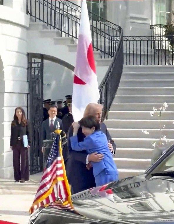 自从高市氏上台以来，也算干了一件大事。她本想提高日本的国际地位，结果让一些日本人