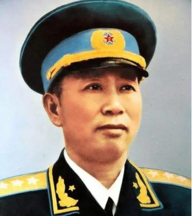 开国中将曾国华返乡探亲，90岁老父亲问：长官，你找谁？1950年10月，广东五