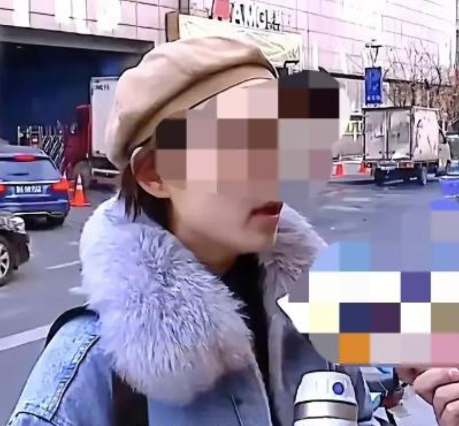白嫖还上瘾了？2023年，杭州一女子外出吃饭，掏出4000元的保温杯让服务生给自