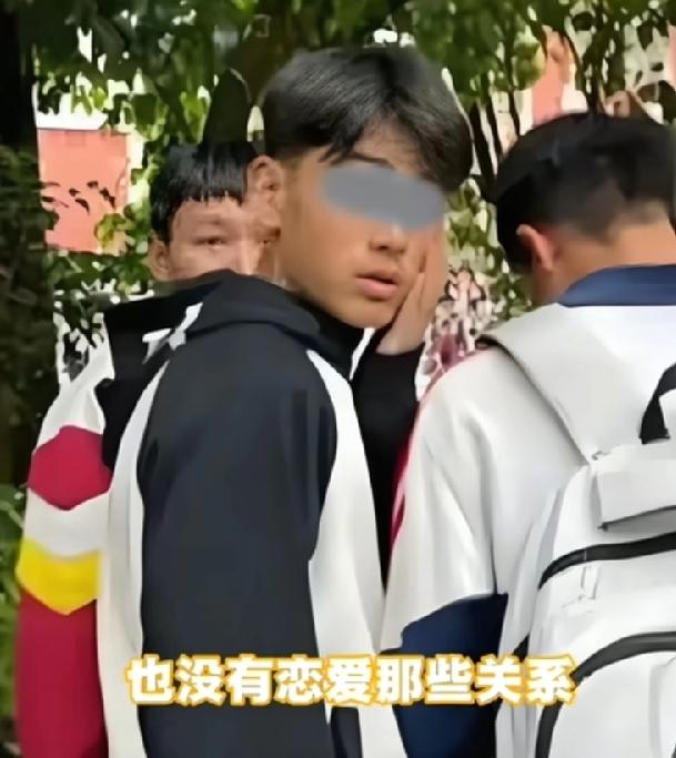 曲靖蒋某英，被判无期，年纪轻轻就留个中分发型，瘦高个，长相痞里痞气，一看就是学渣