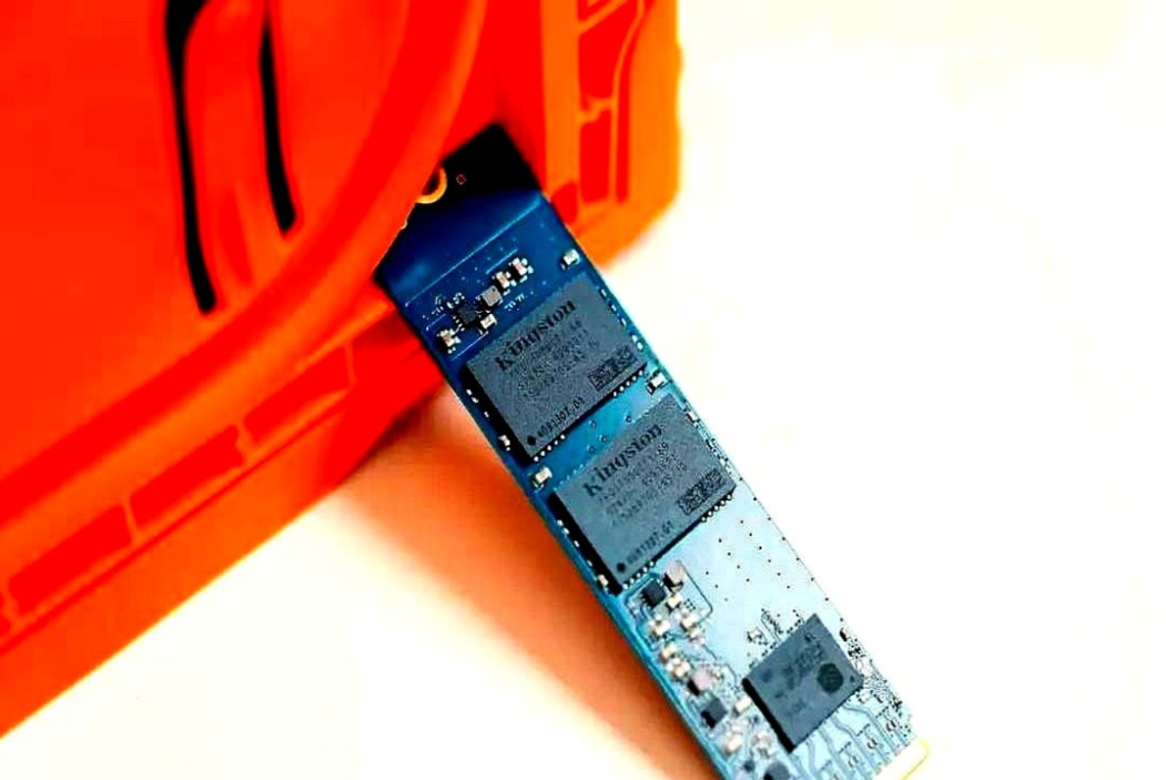 固态硬盘又叫SSD，曾经因为我相信厂家和业界们的宣传，以为SSD的寿命可以像CP