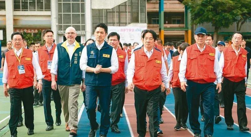 蒋介石曾孙蒋万安宣示参选2028年或2032年台湾地区领导人的决心，不惧当面硬杠