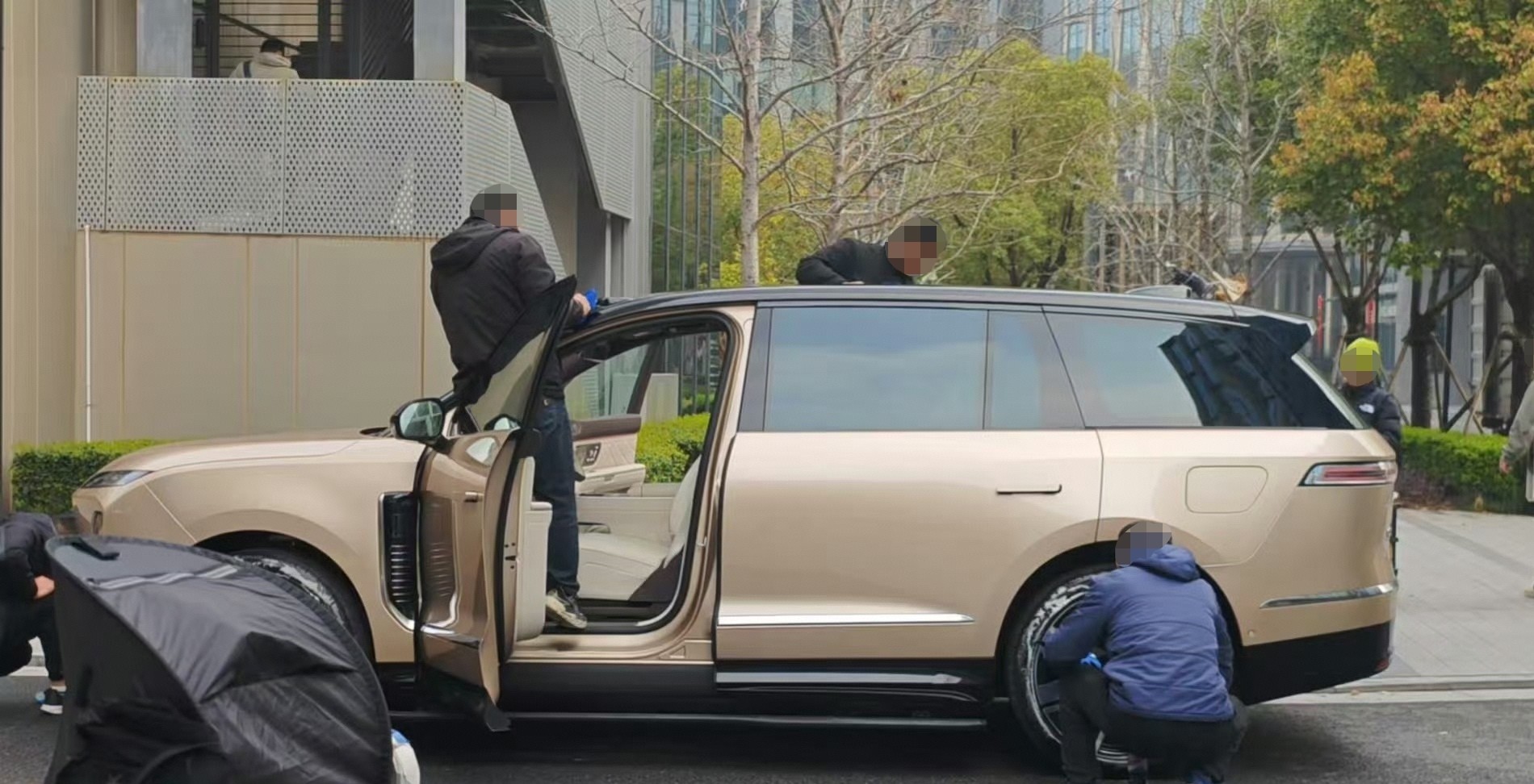 2026年工信部新车亮相，蔚来ES9绝对是全场焦点。这台全尺寸纯电SUV的出现，直接把旗舰标准拉满。