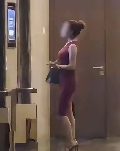 原来2024年就认识了，可能只有包文婧不知道而已。红衣女子果然喜欢穿红衣服，这个长相一般，有身材。包