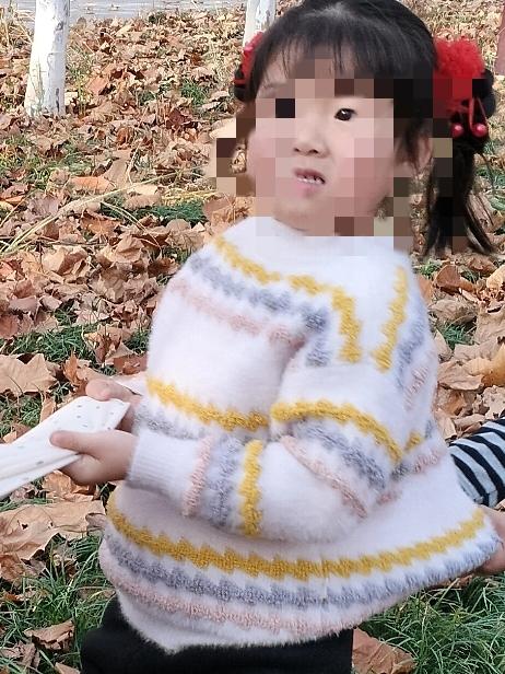 公园偶遇同事，才知道还有一个刚满4周的女儿，53岁本该当奶奶的年龄却当了妈妈。