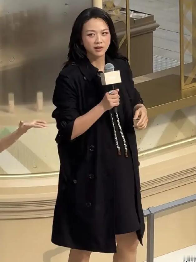 46岁汤唯：怀二胎，还为活动宣传，真够拼的近日，46岁的汤唯现身某品牌活动，