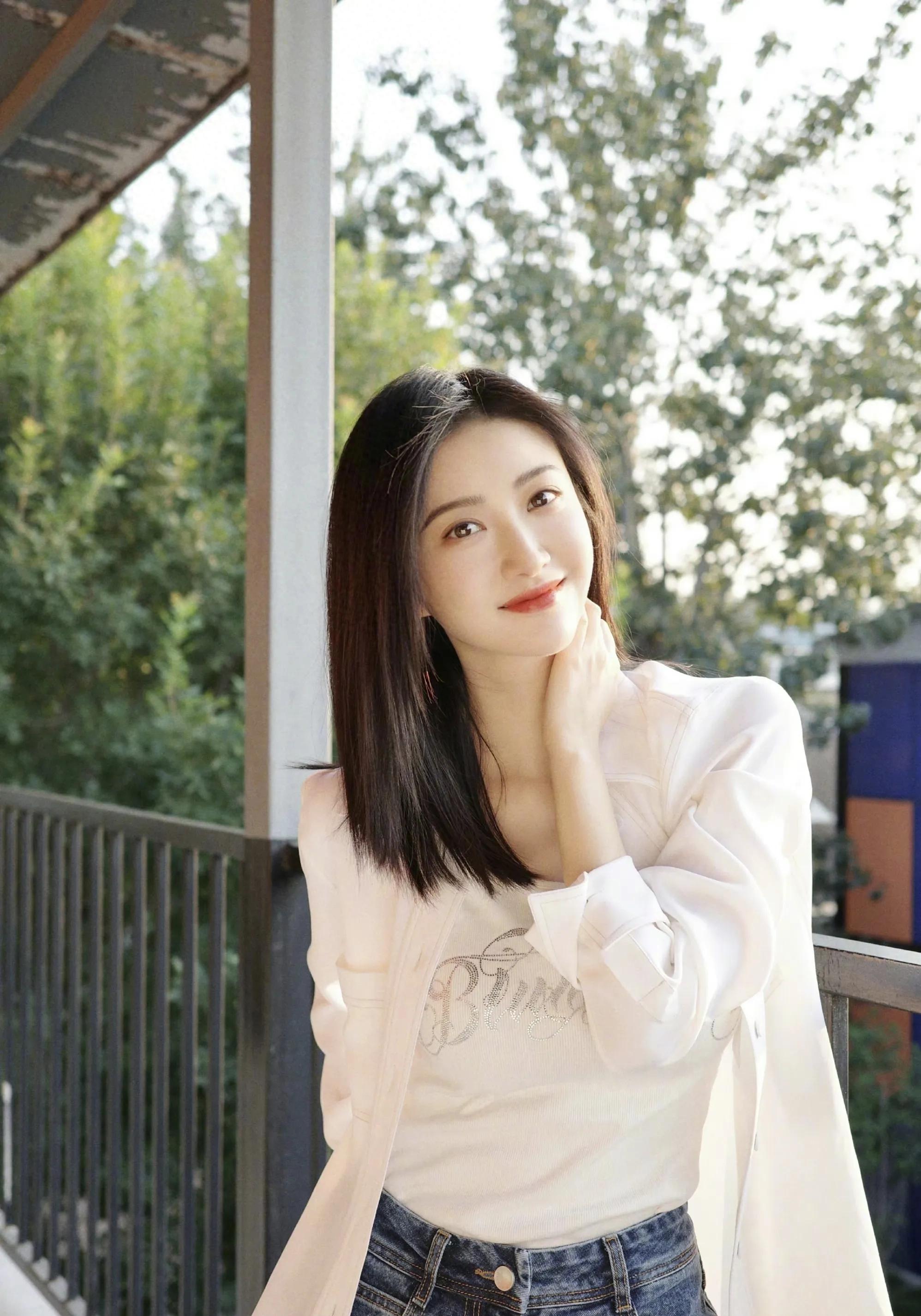 女星景甜写真：甜美娇艳、温婉大方
