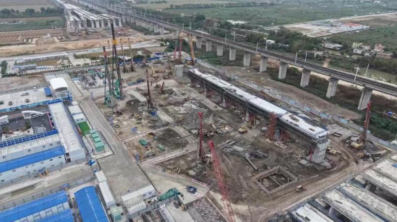 【南沙站建设新进展！】来自南方日报的消息！由中铁建工集团承建的深江铁路南沙站施工