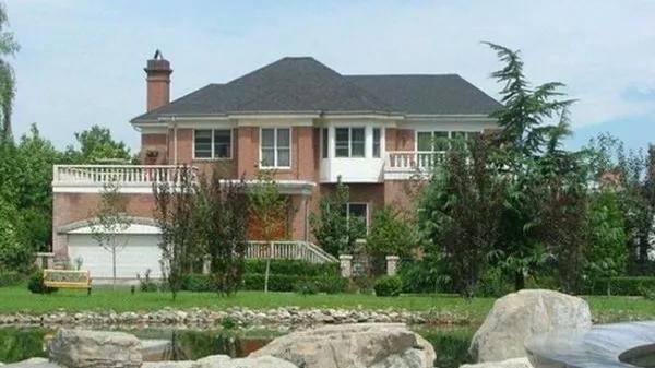 28岁美女别墅内组织卖淫，三个月疯狂敛财，最终被判死缓！北京亚运村北辰花园七