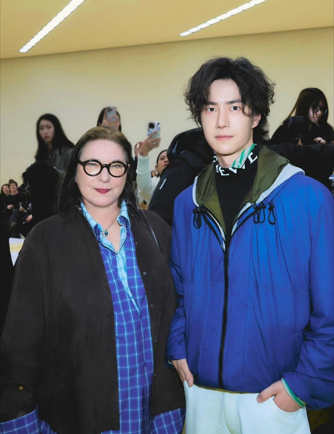 谁说王一博不和粉丝互动，他的ins就发了大家关注的绳子裙！他知道粉丝在讨论什么！