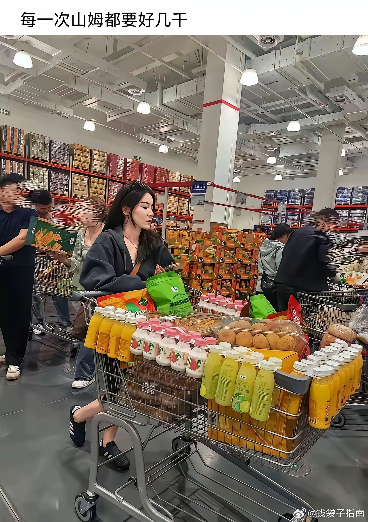去山姆就四种人第一种普通家庭一个月去一次。买的不多精挑细选。第二种。县城代购。第