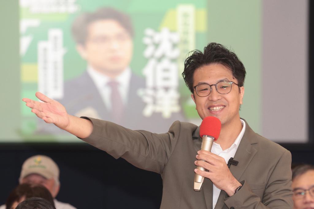 沈伯洋喊当选市长协助卖水果最强菜农急示警“他”：有人要抢你工作陆委会副主委梁