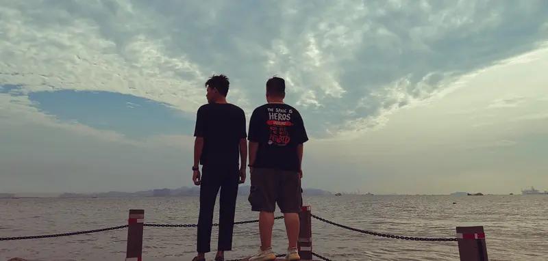 朋友来借钱被我回绝了朋友是做净水剂生意的，跟别人合伙，那个合伙人卷钱跑了，他也