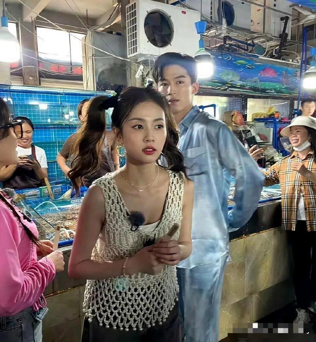 路人镜头里的白鹿，你们觉着美不？
