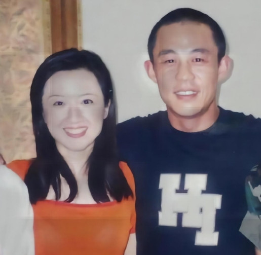 2011年，潘雨辰不顾父母反对，坚持要和刚刚离婚的侯勇结婚。婚后，44岁的侯勇丝