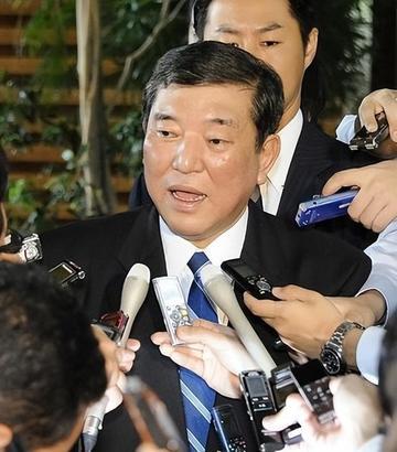🌞日本公开辱华，石破茂亲自上阵，给中国戴了顶脏帽子。在4日的一场街头演说中