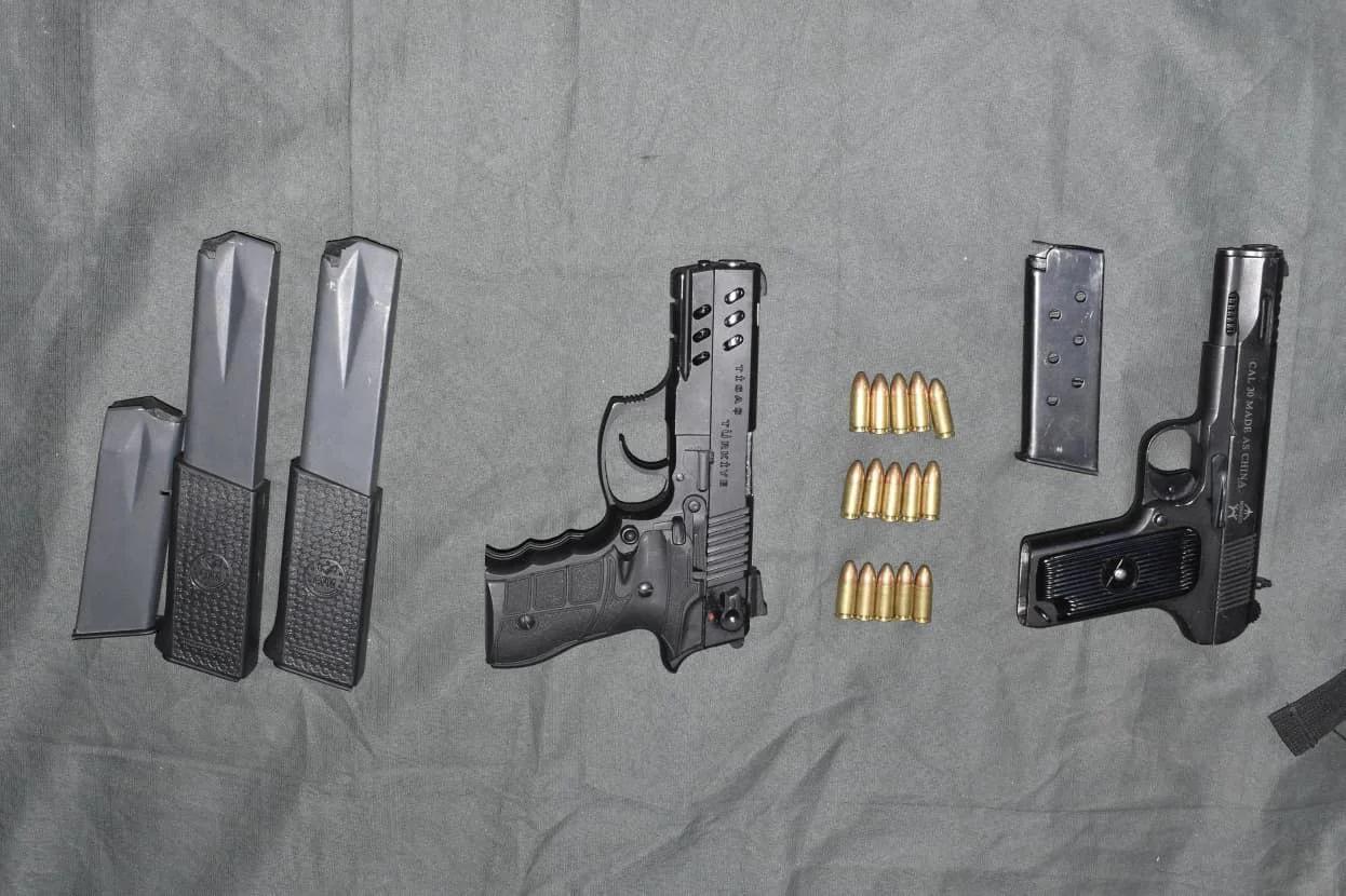 印度军警收缴的手枪，巴基斯坦渗透者的