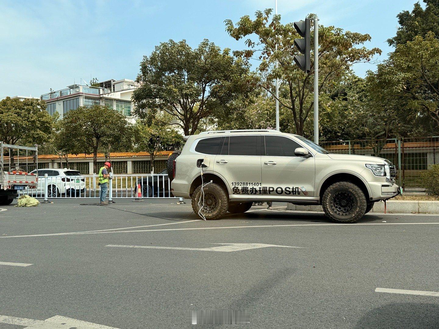 外放电修护栏，帅啊