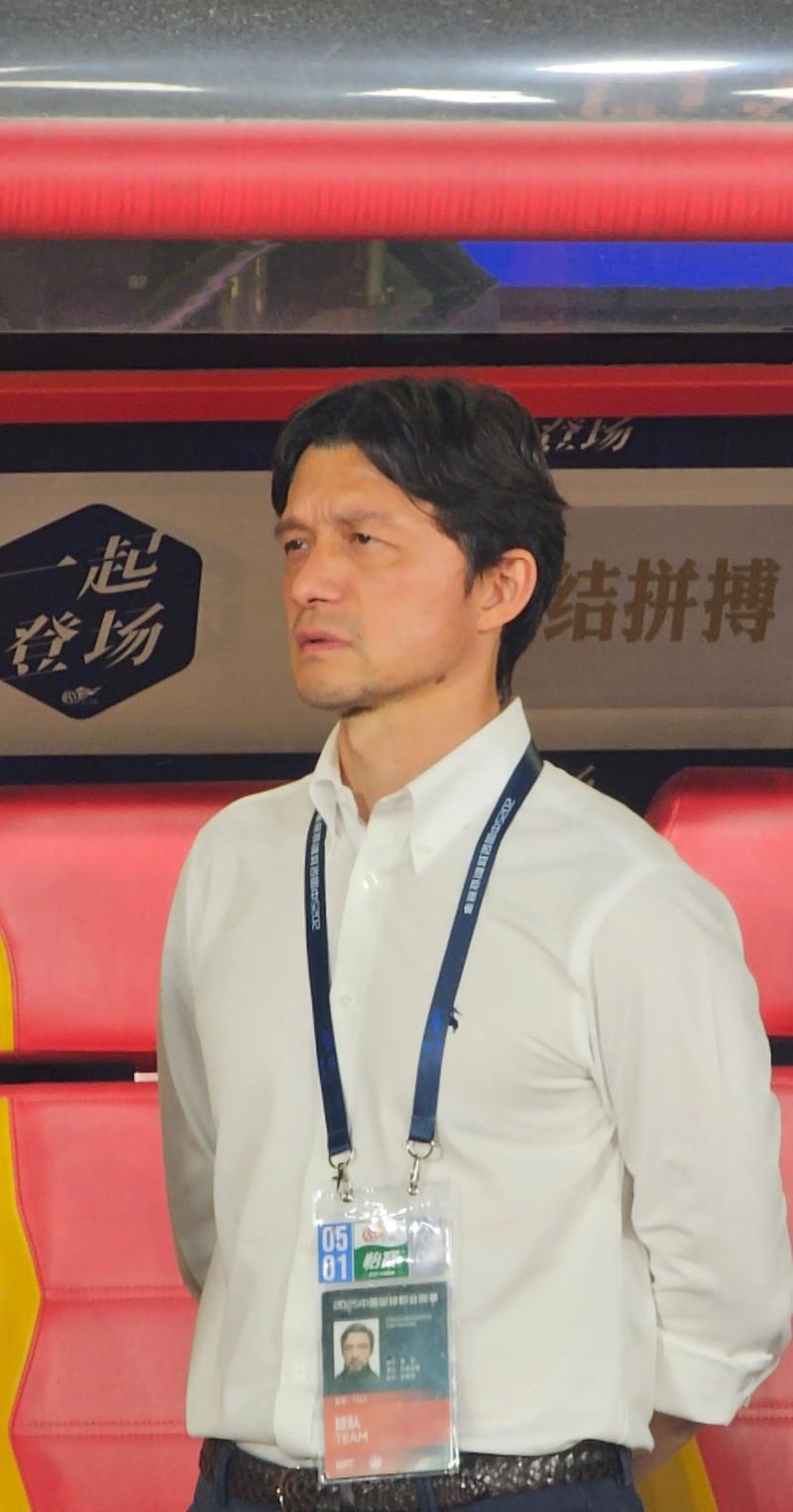 北京国安可以让谢晖重新出山执教！谢晖的体系是非常适合豪门的！随着北京国安亚冠出局