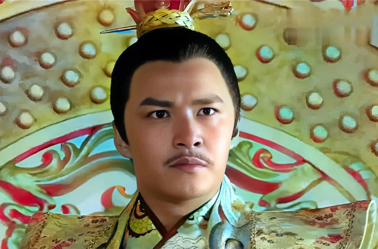 李世民冲进玄武门时，带着尉迟敬德和几名死士，手起刀落干掉了亲哥哥李建成，又追杀弟