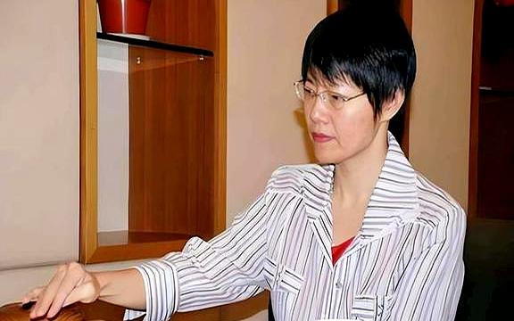 孔祥明的聪明之处在于离开聂卫平后，没有被第一次的失败婚姻打倒，而是同意嫁给了四川