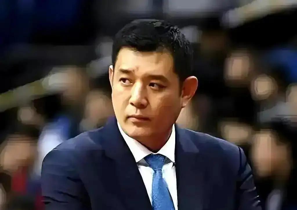 山东高速男篮把公章直接塞给巩晓彬去年选外援磨叽47天，今年72小时就签完肖