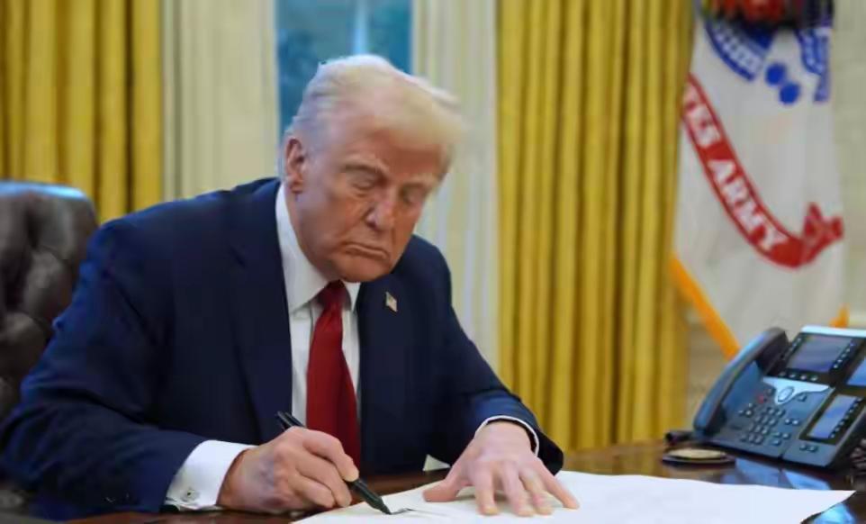 消息太突然，难以接受。美国玩“转身变脸法”，特朗普在打自己耳光！