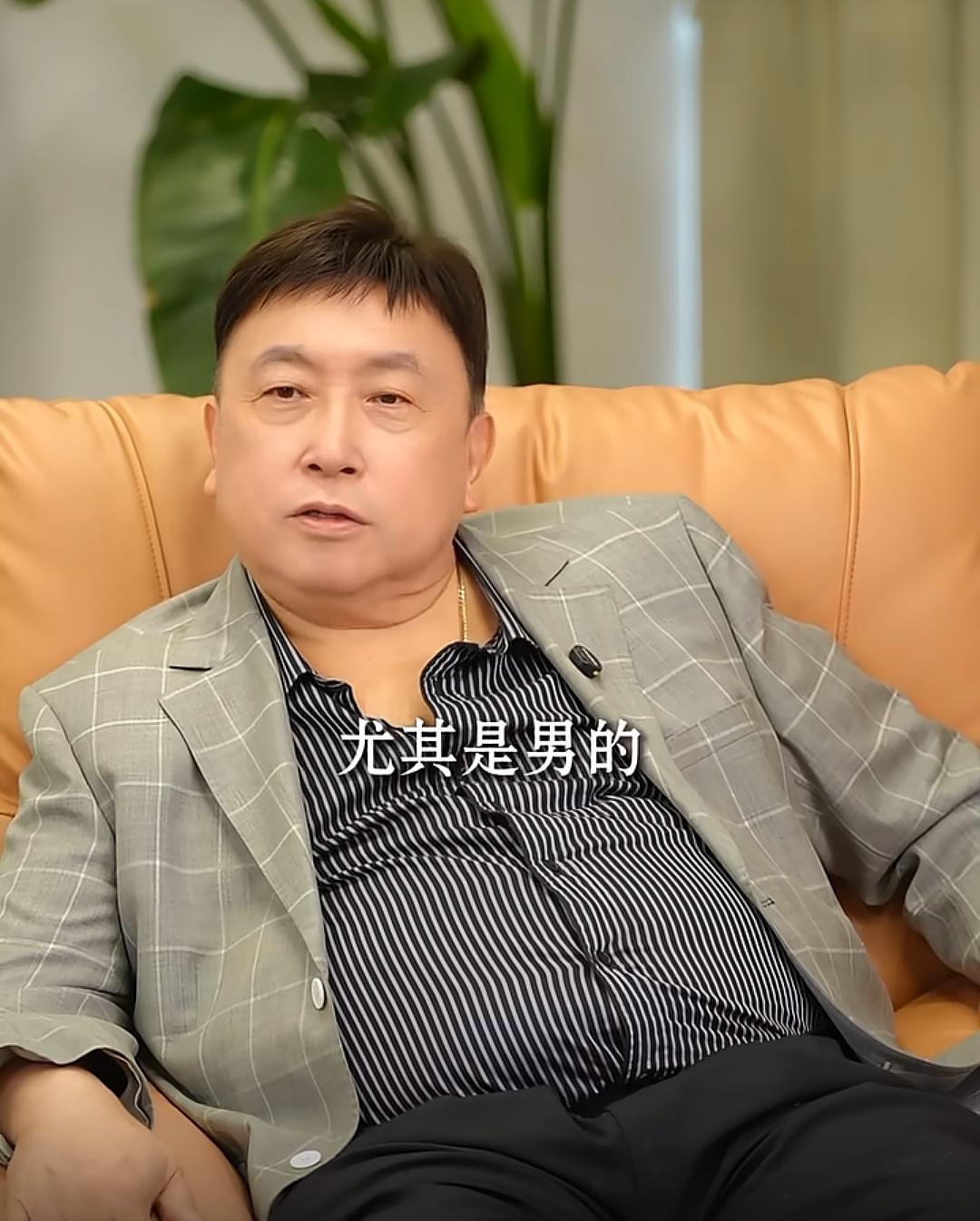 王晶说，90年代，嫁给富豪的女明星，都是生育机器，生孩子必须要生男孩儿，