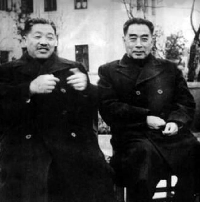 🌞1975年，贺龙的追悼会原本由军委全程安排，可仪式才进行一半，追悼会的规