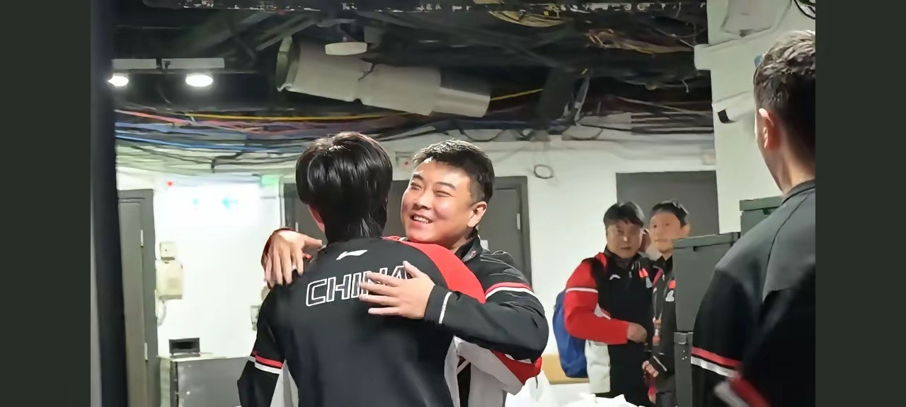 松岛辉空在后台的时候气的哭了，这是第一次被楚钦打哭的男选手，松岛也还真的是个孩子