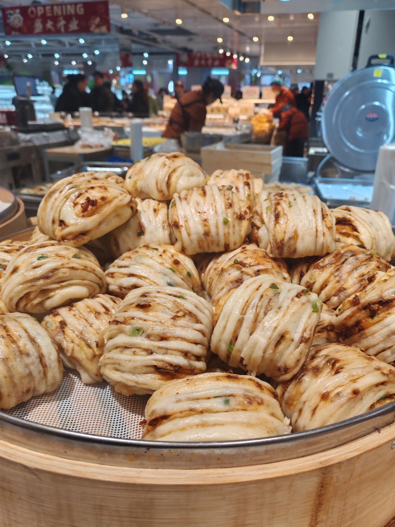 购物易受情绪影响1月11日，陕西西安。这是我昨天拍摄到的几张图片，恰逢新超市开