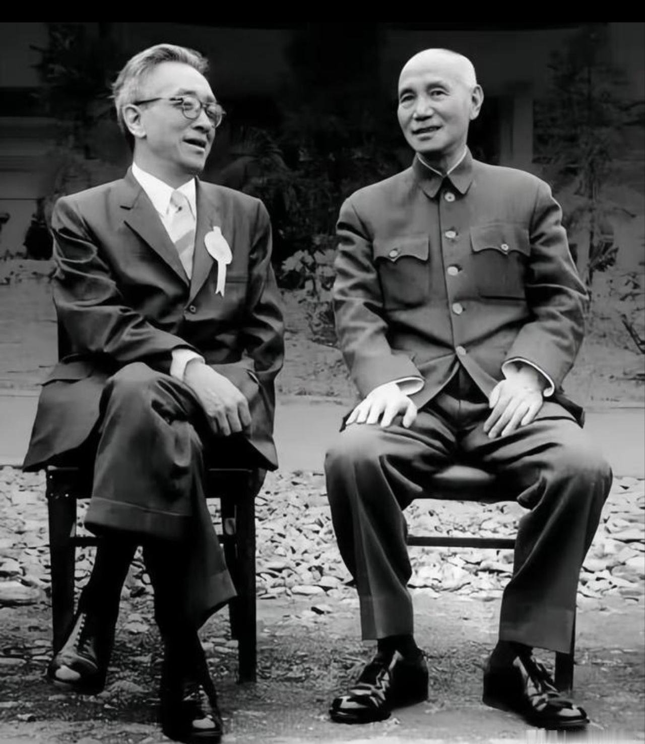 胡适是什么时候和国民党、蒋介石坐在了一起？胡适天赋异禀，少年春风得意，还在清朝