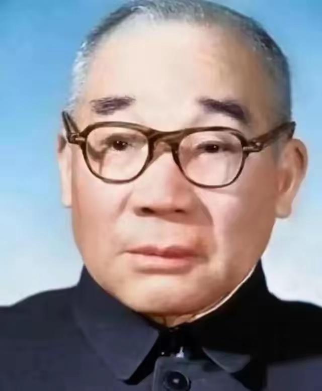 1958年，马寅初当面向主席建议推行计划生育，希望用“晚婚晚育、节制生育