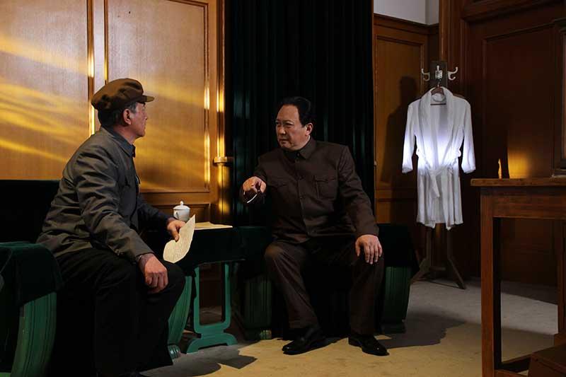 1951年，抗美援朝激战宜正酣，却有200万件劣质雨衣送到前线。毛泽东极为震怒，