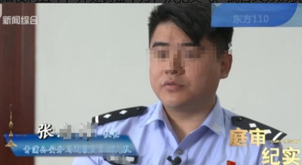 上海，吕先生在家听到快递到付喊声，没多想就开门，却瞬间被贾文等三人蒙眼、拷手，手