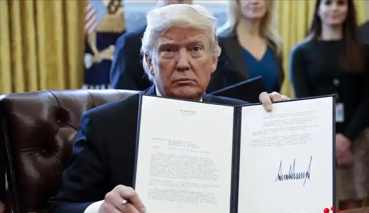 我看完浑身发凉！之前大家还以为，美国只盯着小国抢地盘，现在连G7的老牌盟友加拿大